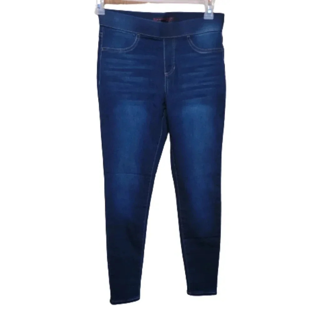 No Boundaries Pull on Skinny Leg Jeans.  NWOT